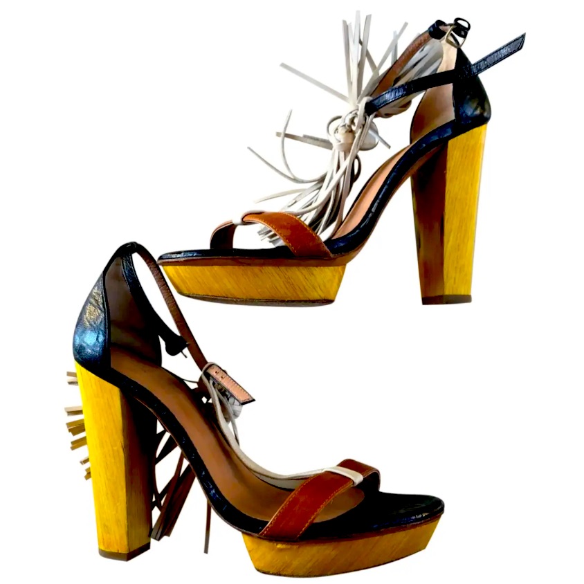 Hoss “Intropia “” Leather Heel With Tassel! This Shoe Is A Show Stopper Rare